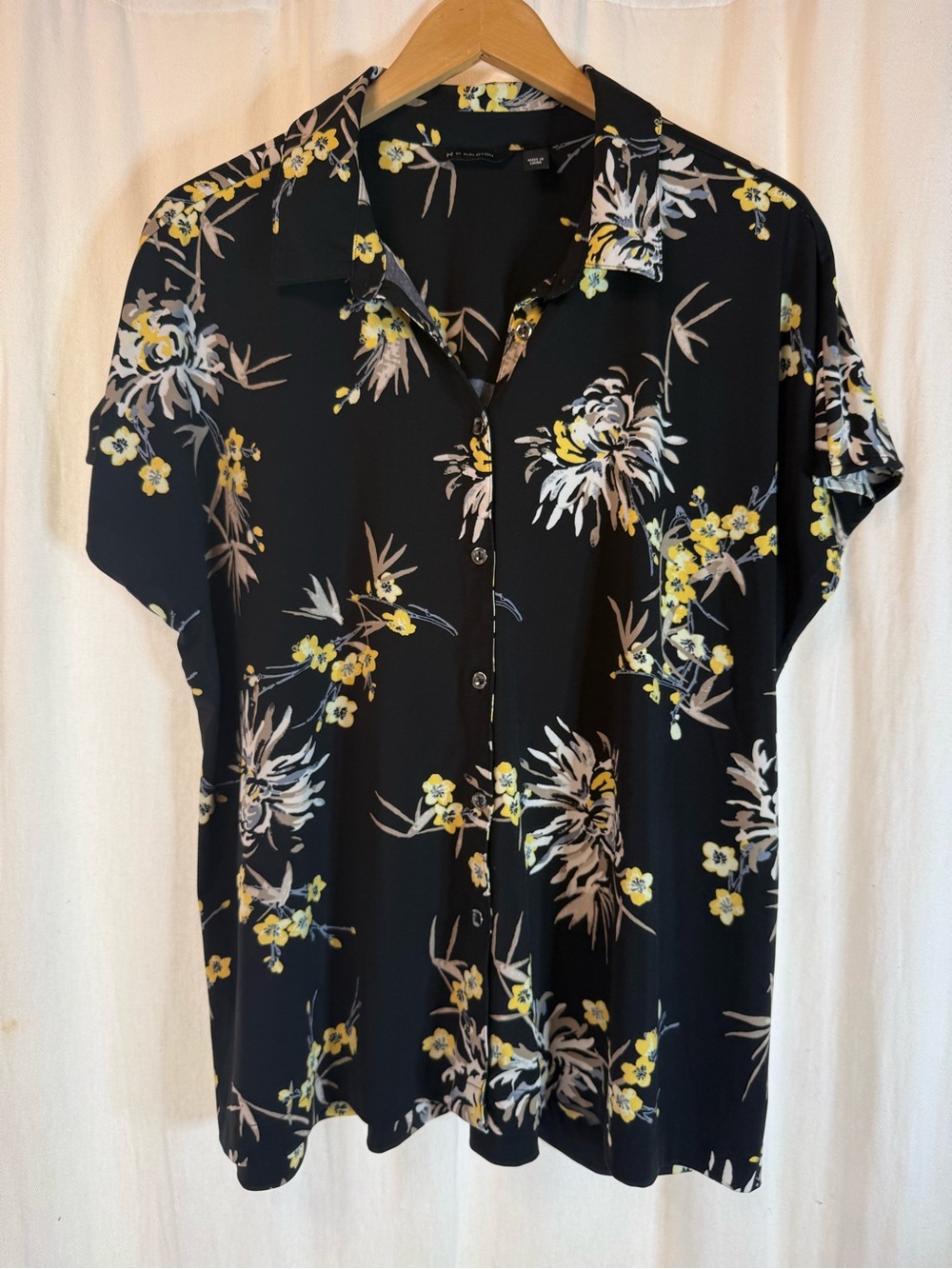 🌼H by Halston Black Short-Sleeve Floral Button-Down Shirt🌼